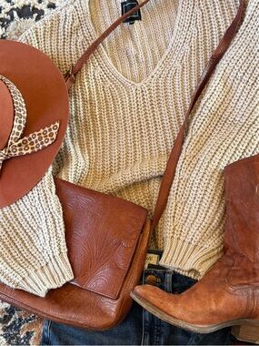 Cozy Neutral Capsule Outfit Frye Boots Madewell Jeans Leather Bag Boho Chic